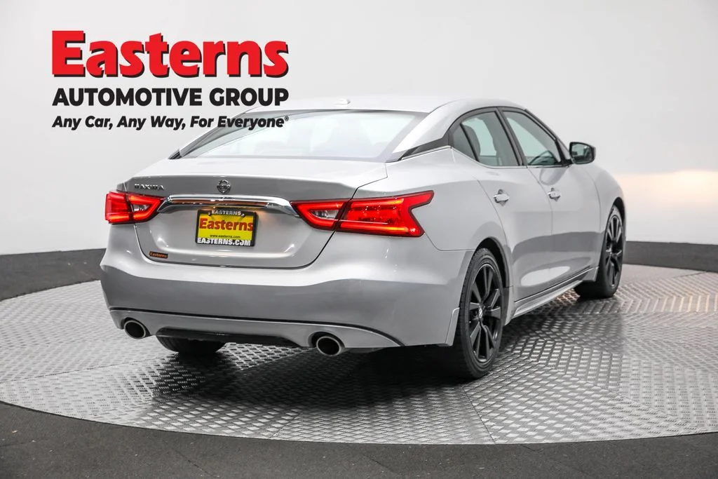 Used 2018 Silver Nissan 3.5 S image 5