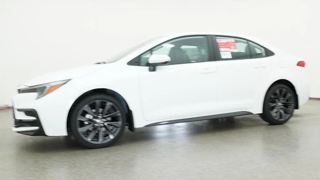 New 2026 Ice Cap Toyota SE image 4