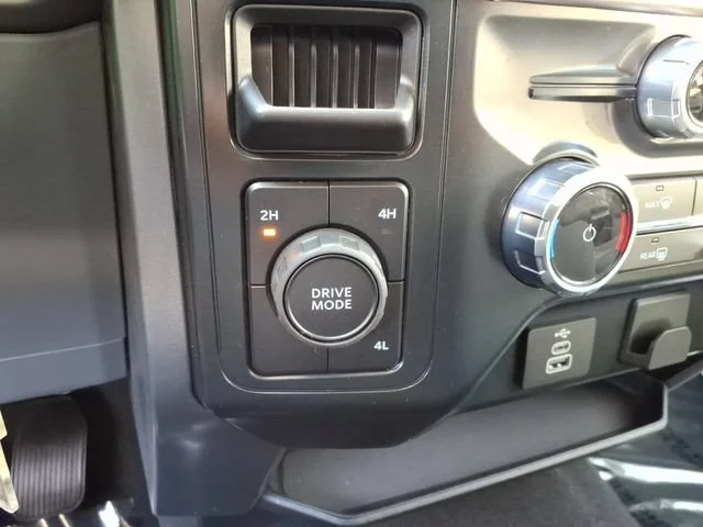 Used 2025 Oxford White Ford XLT image 22