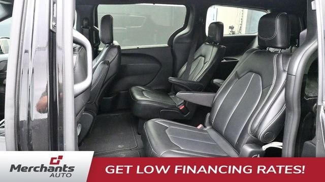 Used 2025 Black Chrysler Select image 11