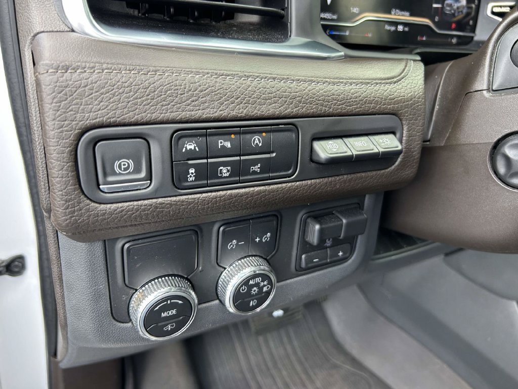 Used 2023 White GMC Denali image 19