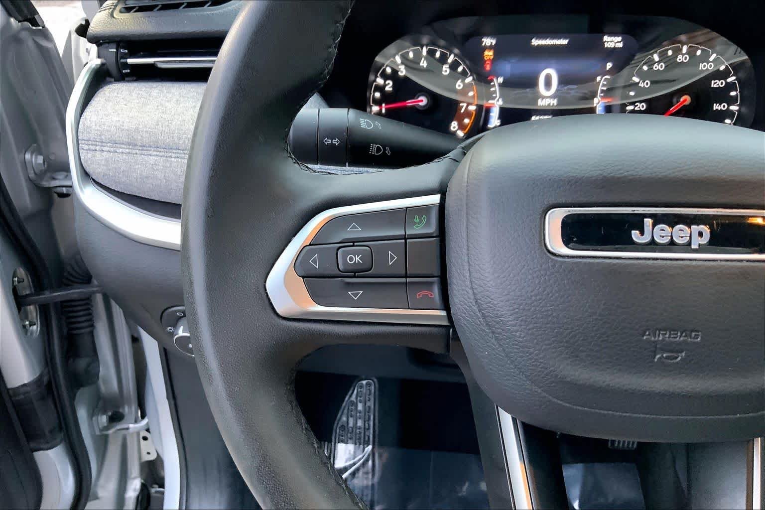 Used 2024 Silver Zynith Metallic Clearcoat Jeep Latitude image 23