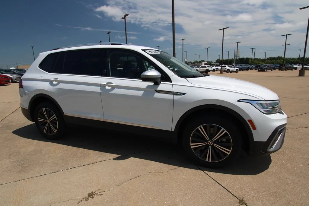 Used 2024  Volkswagen 2.0T Wolfsburg Edition image 3