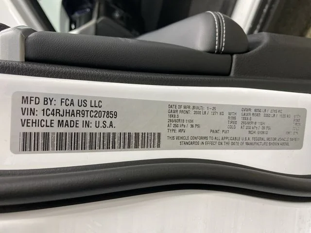 New 2026 Bright White Clear-Coat Exterior Paint Jeep Altitude image 41