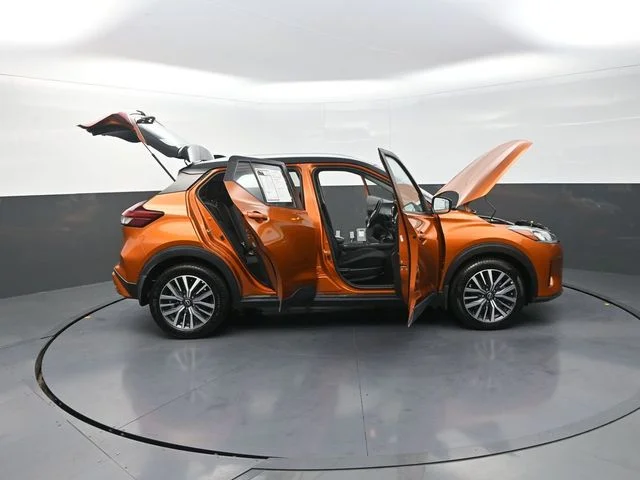 Used 2022 Orange Nissan SV image 36