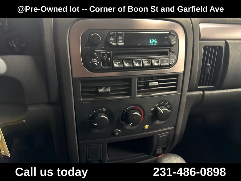 Used 2003  Jeep Laredo image 18