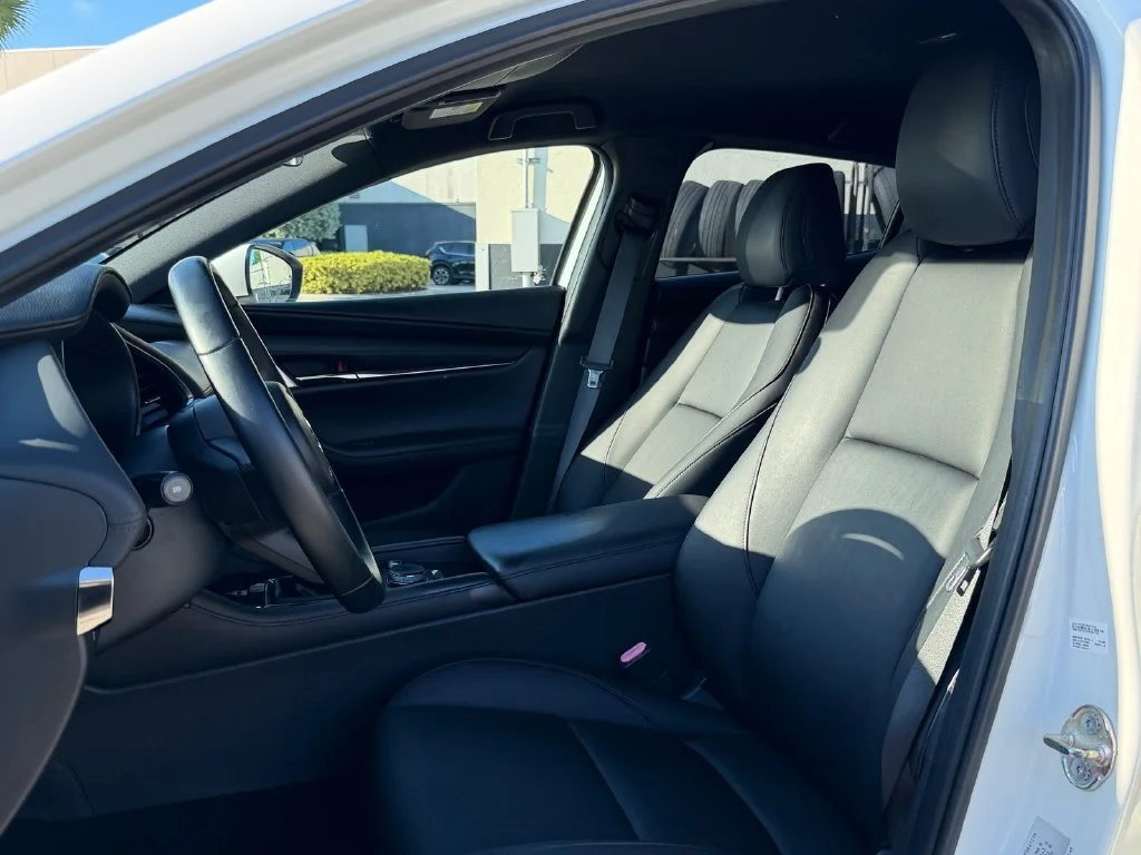Used 2019 White Mazda Preferred image 10