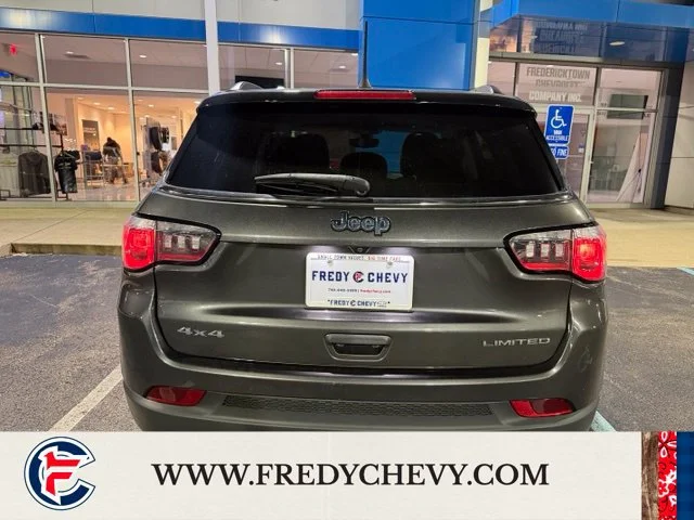 Used 2019 Gray Jeep Limited 4x4 image 6