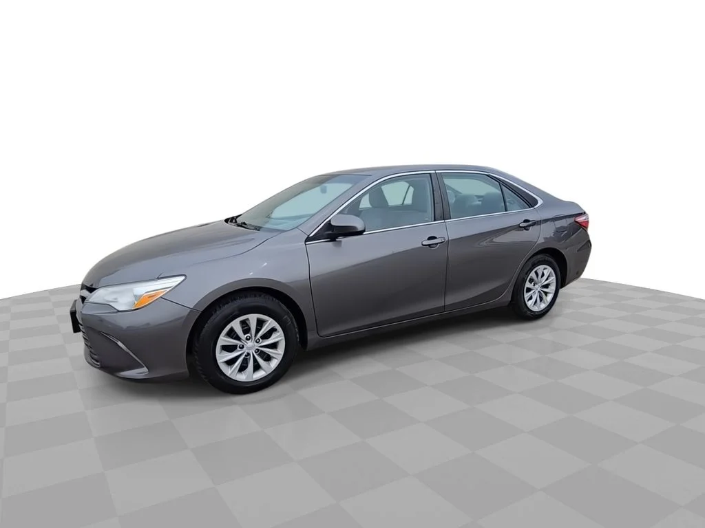Used 2015 Gray Toyota LE image 4