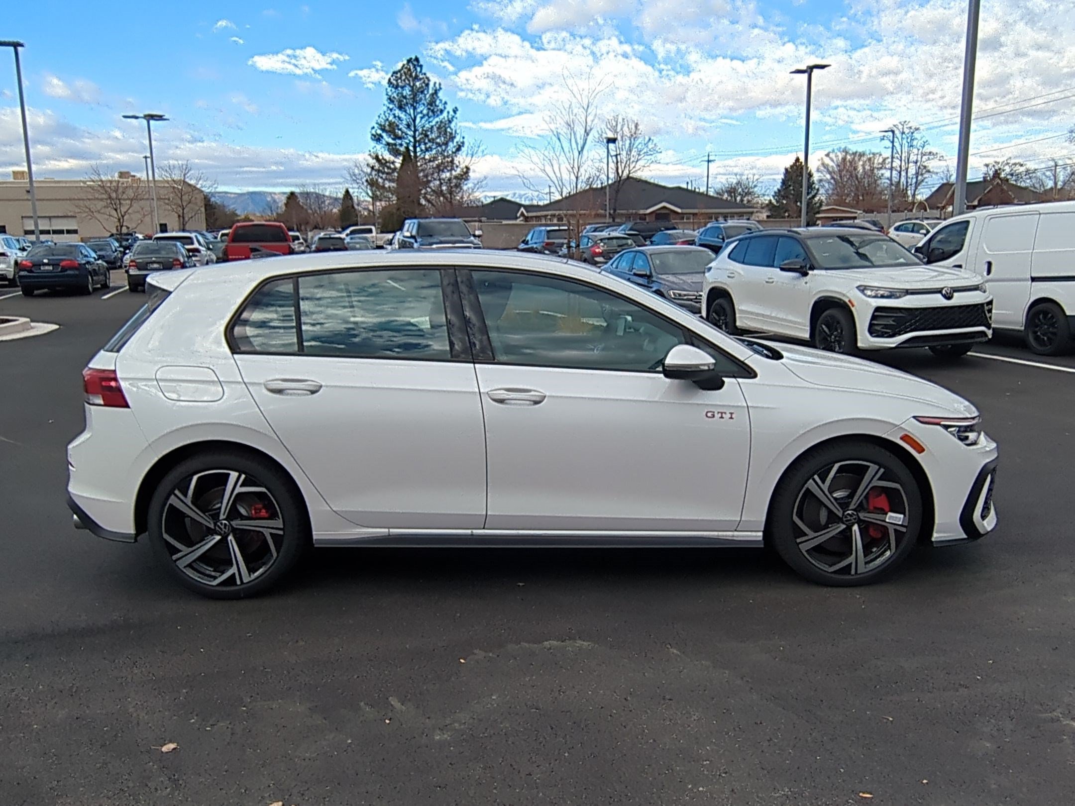 New 2026 Opal White Pearl Volkswagen SE image 2
