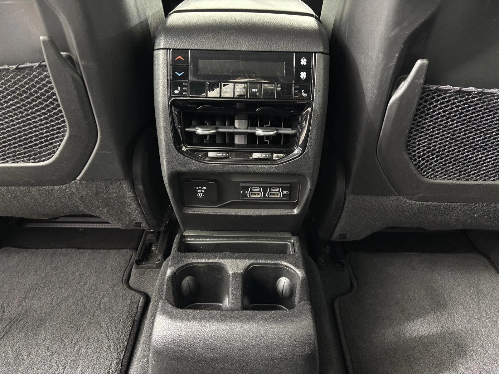 Used 2023 Ember Pearlcoat Jeep Limited image 16