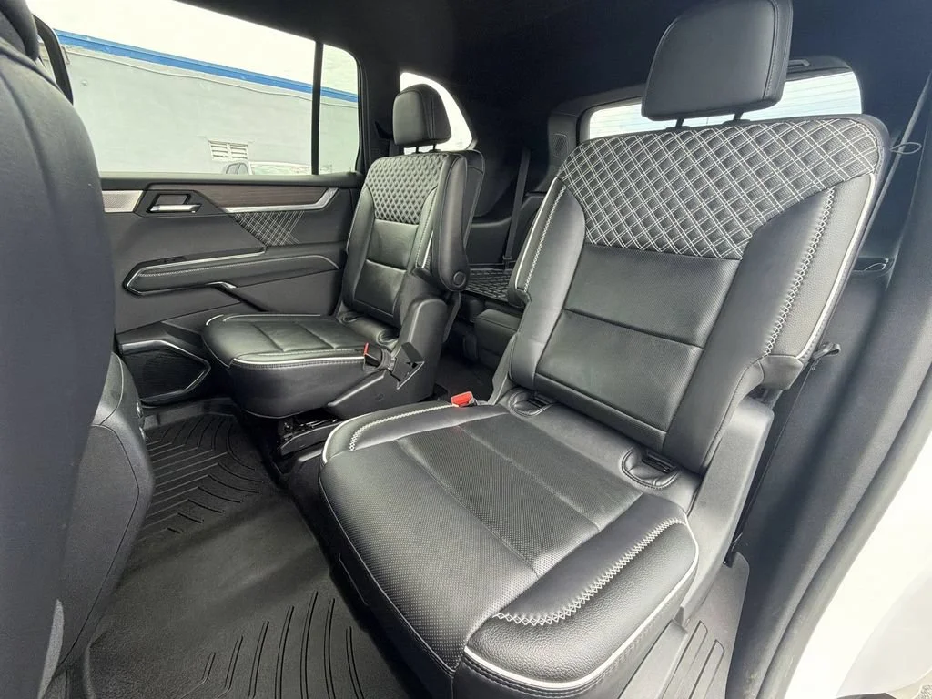 Used 2025 White Frost Tricoat GMC Denali image 32