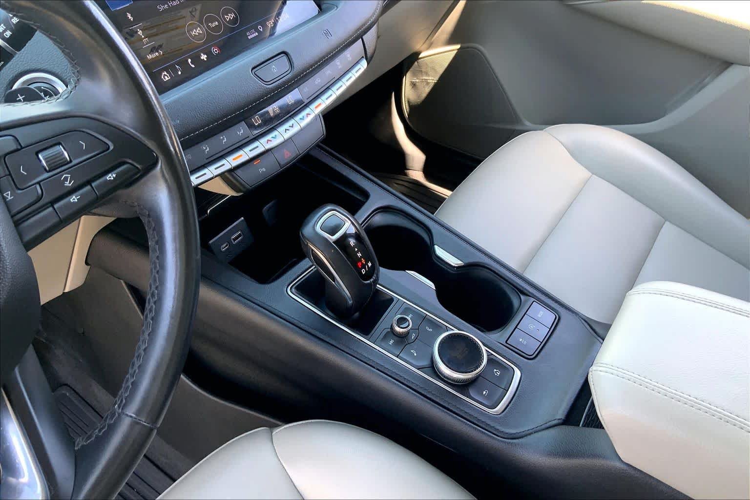 Used 2019 Autumn Metallic Cadillac FWD Luxury image 14