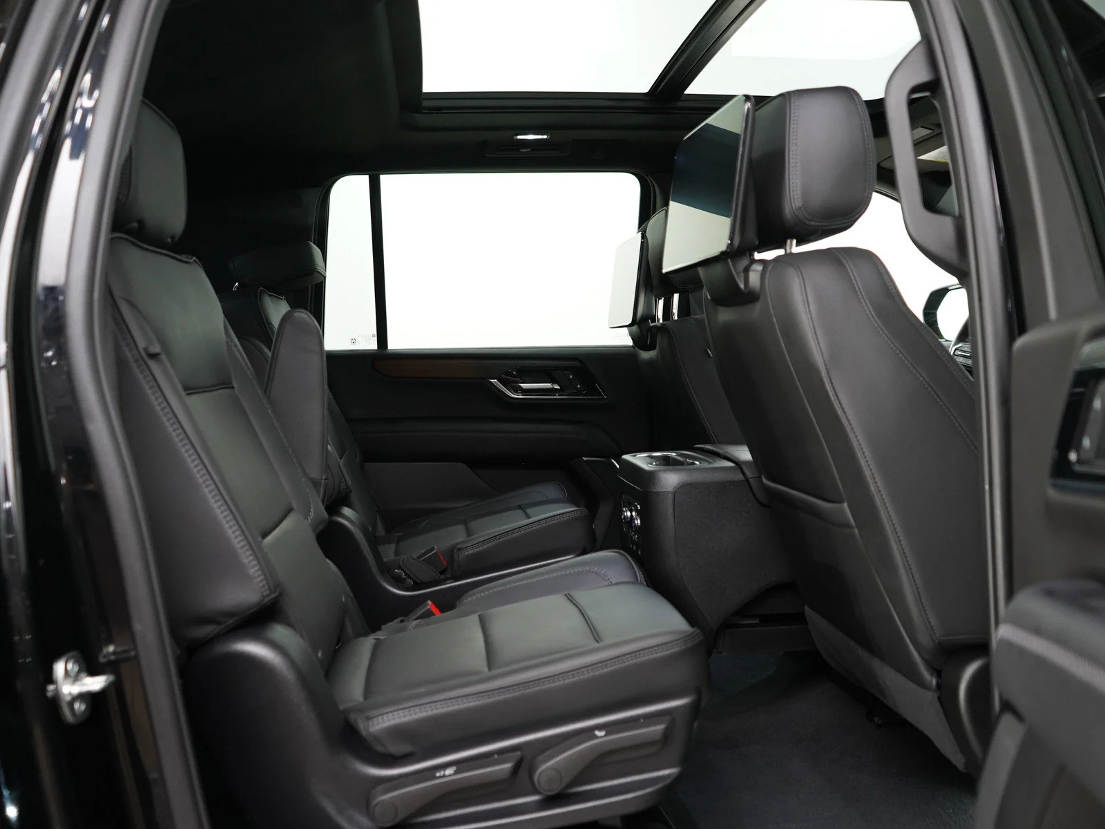 Used 2025  GMC Denali image 13