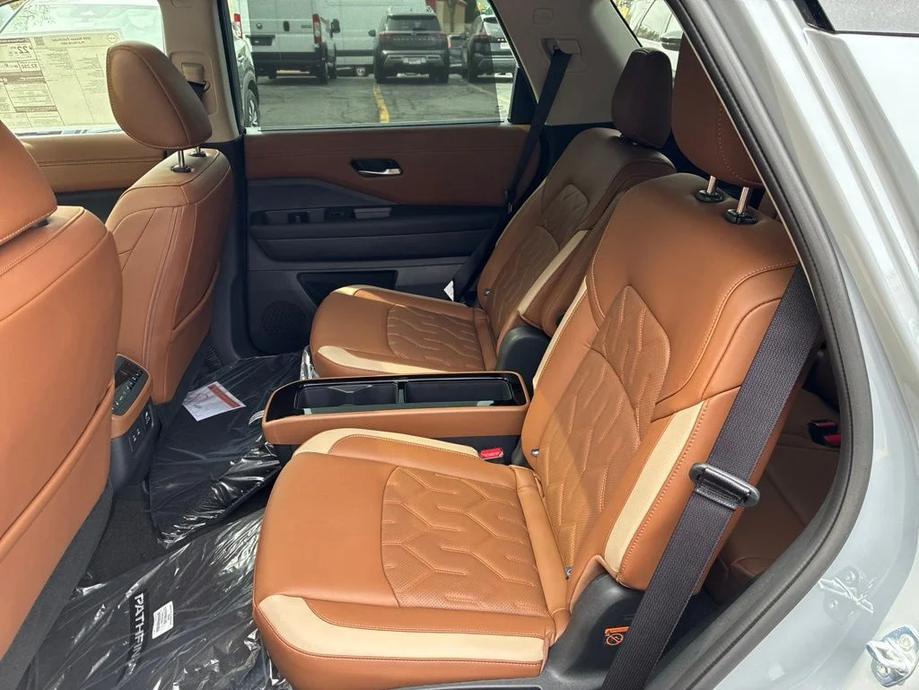 New 2026 Gray Nissan Platinum image 26