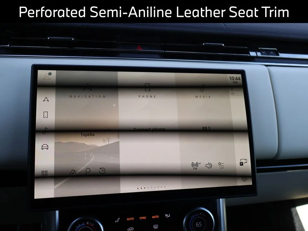 Used 2023  Land Rover SE image 24