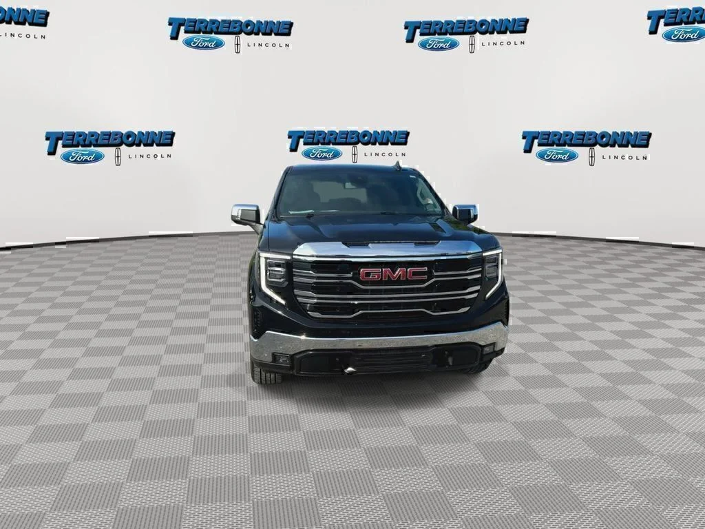 Used 2025 Onyx Black GMC SLT image 3