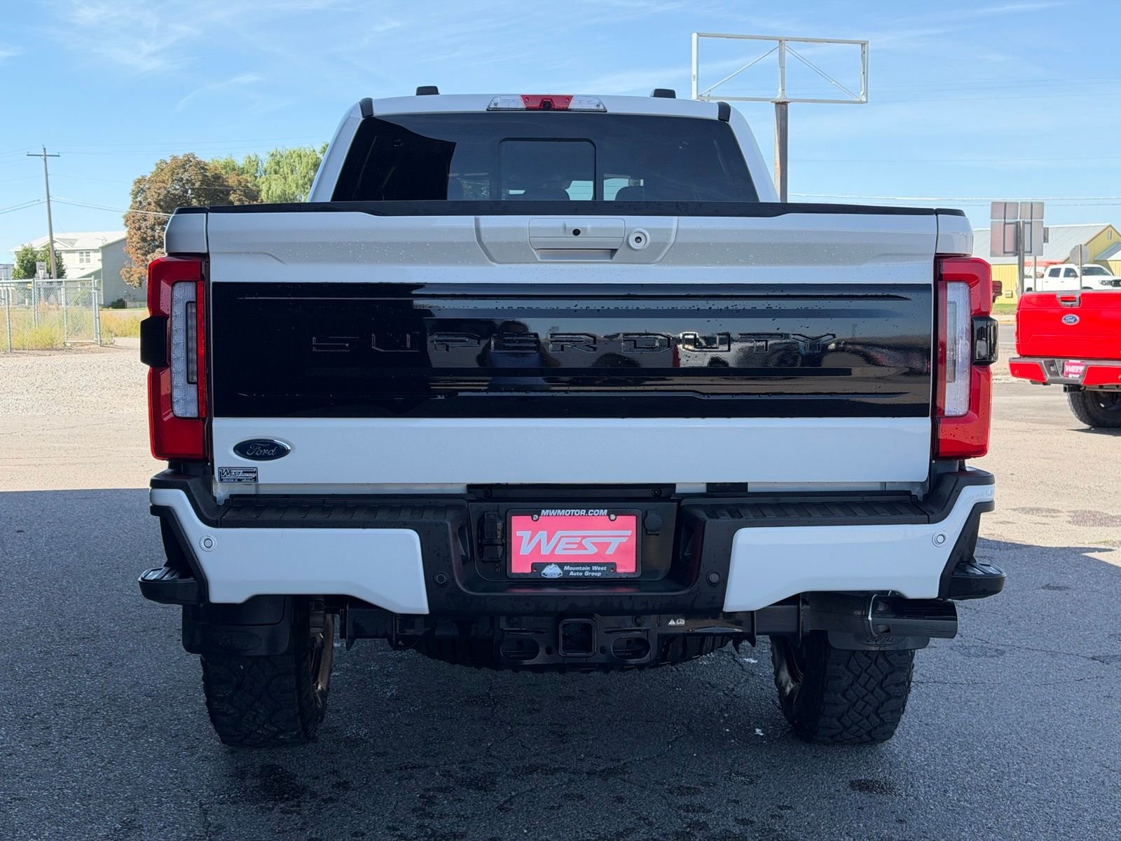 2025 Ford F-350 Super Duty Platinum - Photo 9