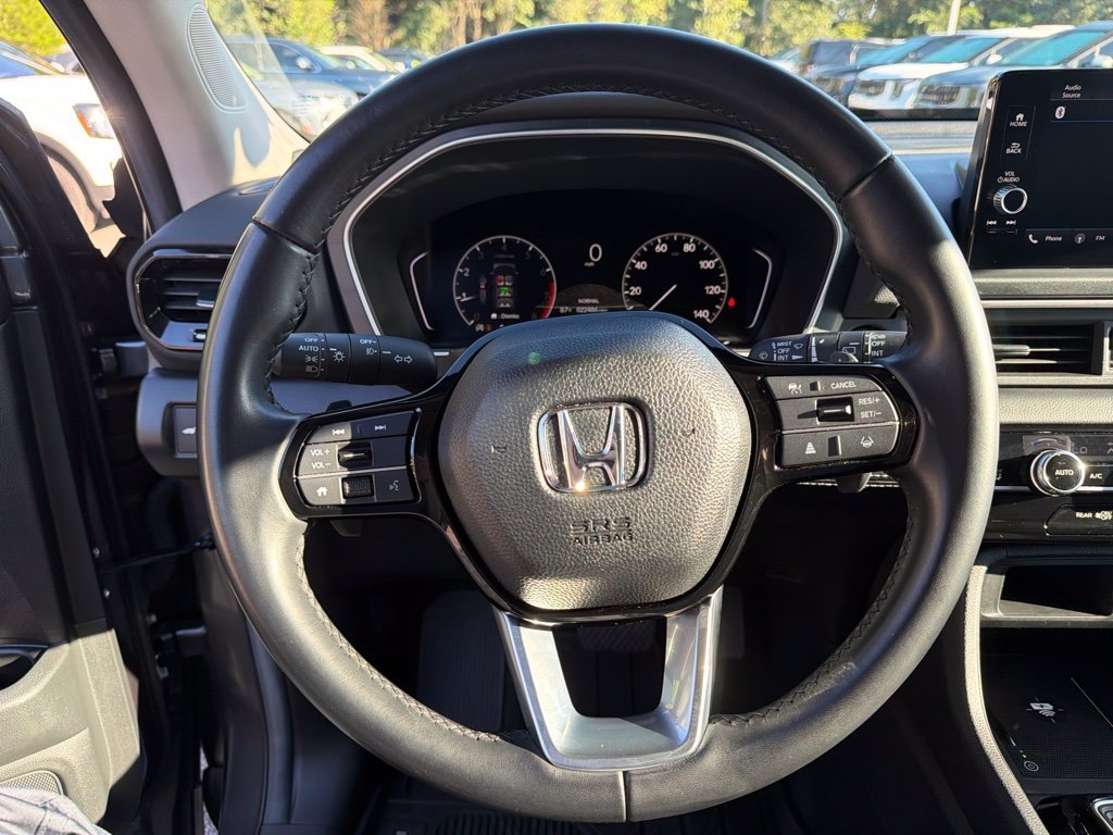 Used 2025 Lunar Silver Metallic Honda EX-L image 11