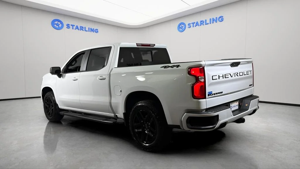 Used 2025 Summit White Chevrolet RST image 5