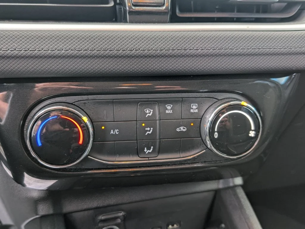Used 2025 White Chevrolet LT image 26