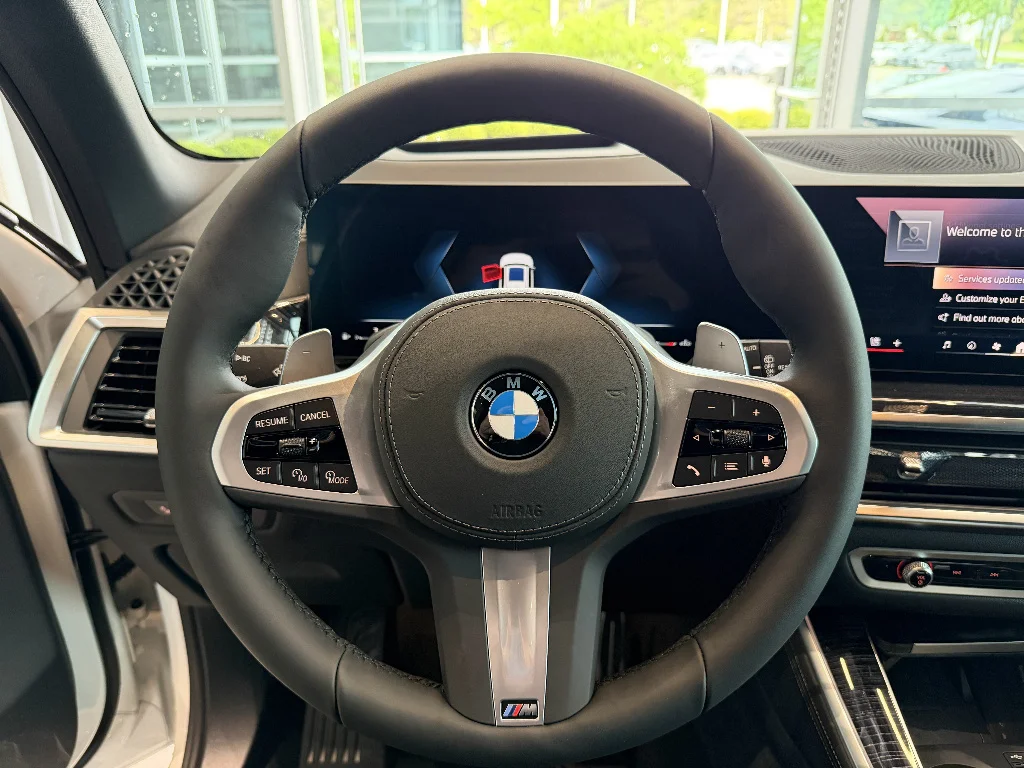 New 2026 Mineral White Metallic BMW xDrive40i image 9