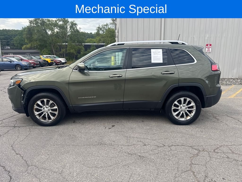Used 2019 Green Jeep Latitude image 2