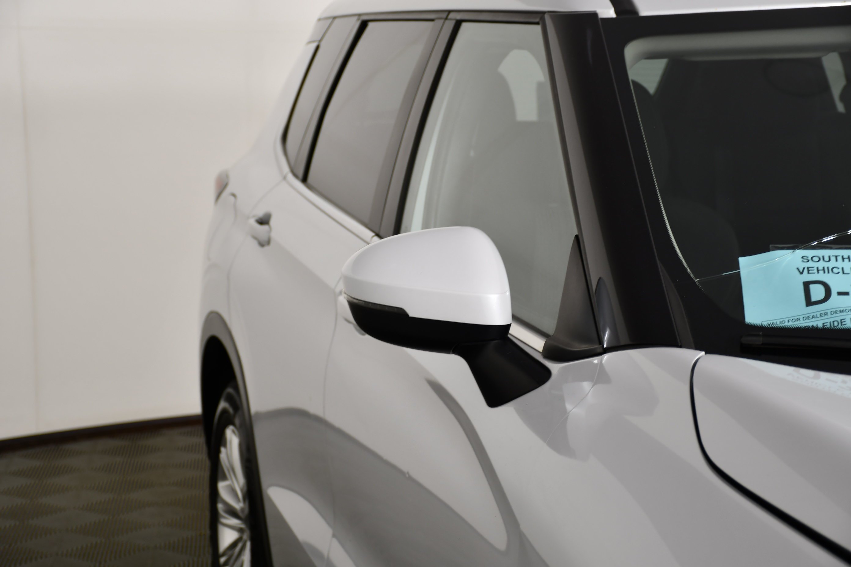 2023 Mitsubishi Outlander ES - Photo 14