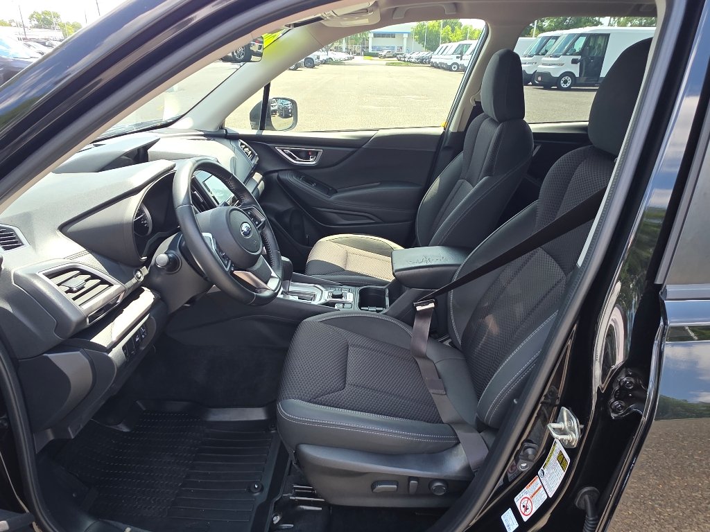 Used 2020 Black Subaru Premium image 28