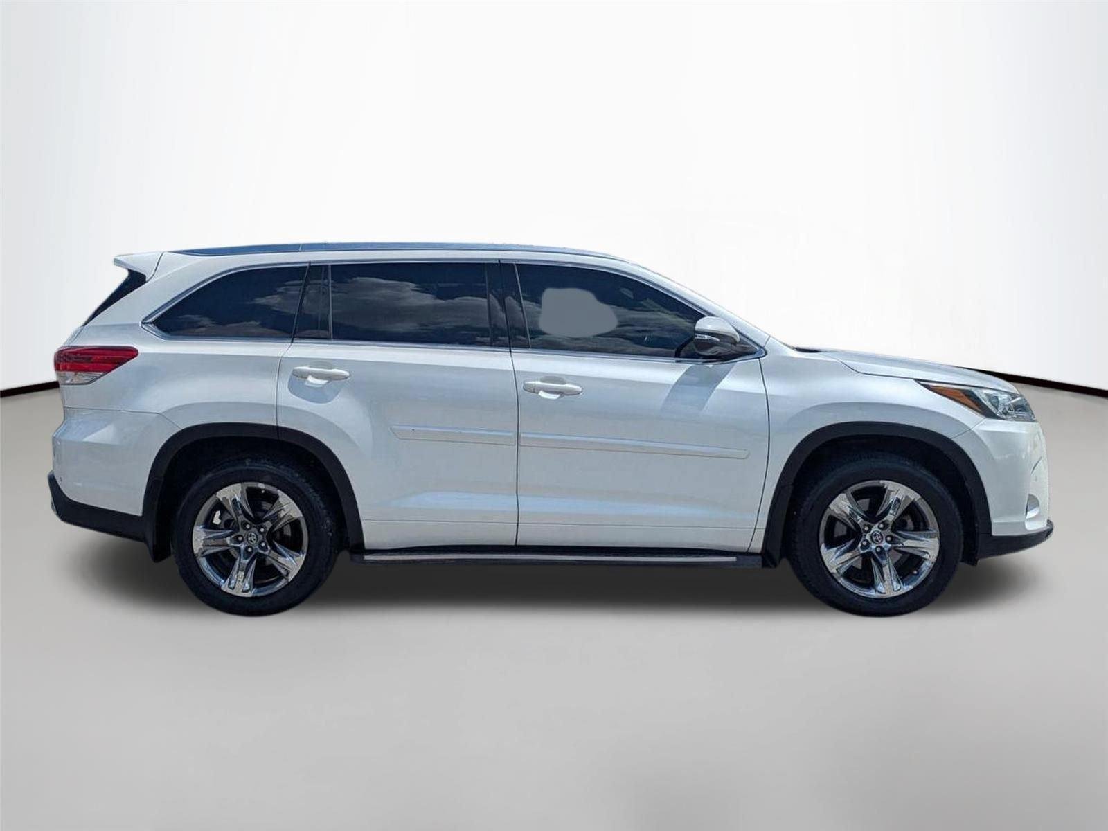 Used 2018 Blizzard Pearl Toyota Limited image 4