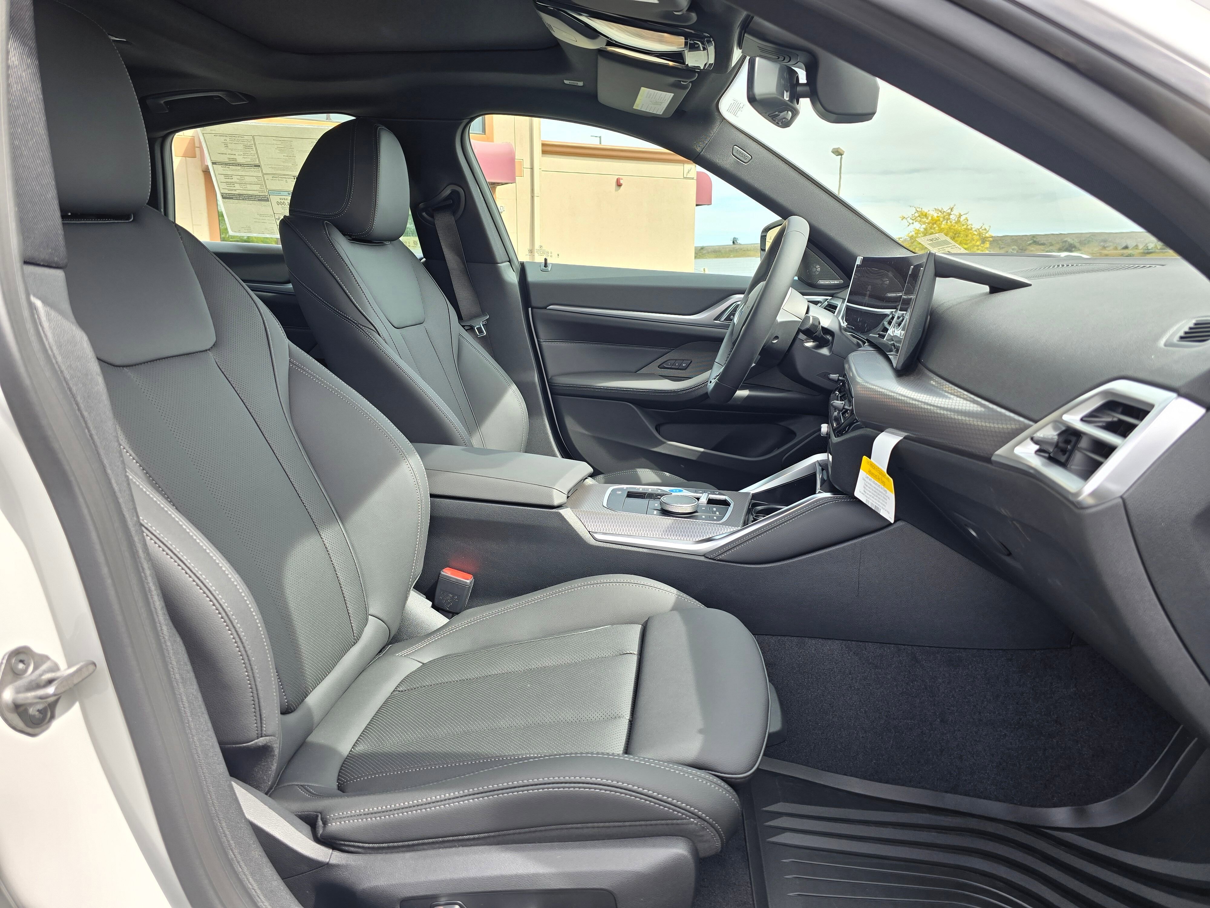 New 2026 Mineral White Metallic BMW xDrive40 image 47