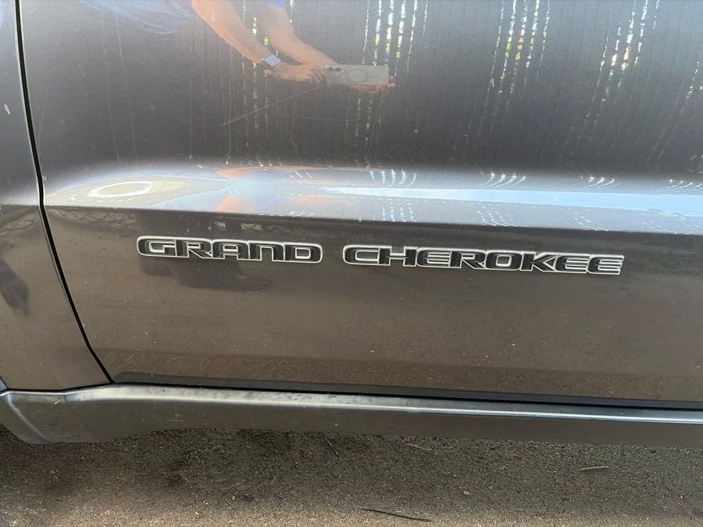 Used 2018 Gray Jeep Laredo E image 11