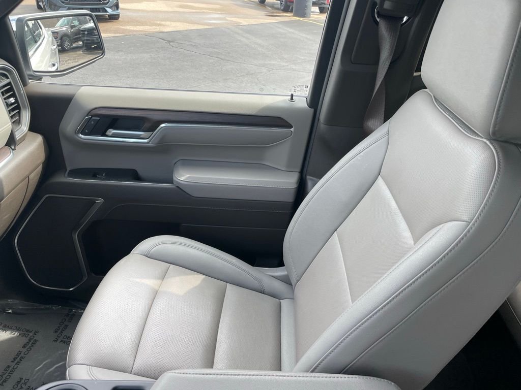 Used 2025 White GMC SLT image 20