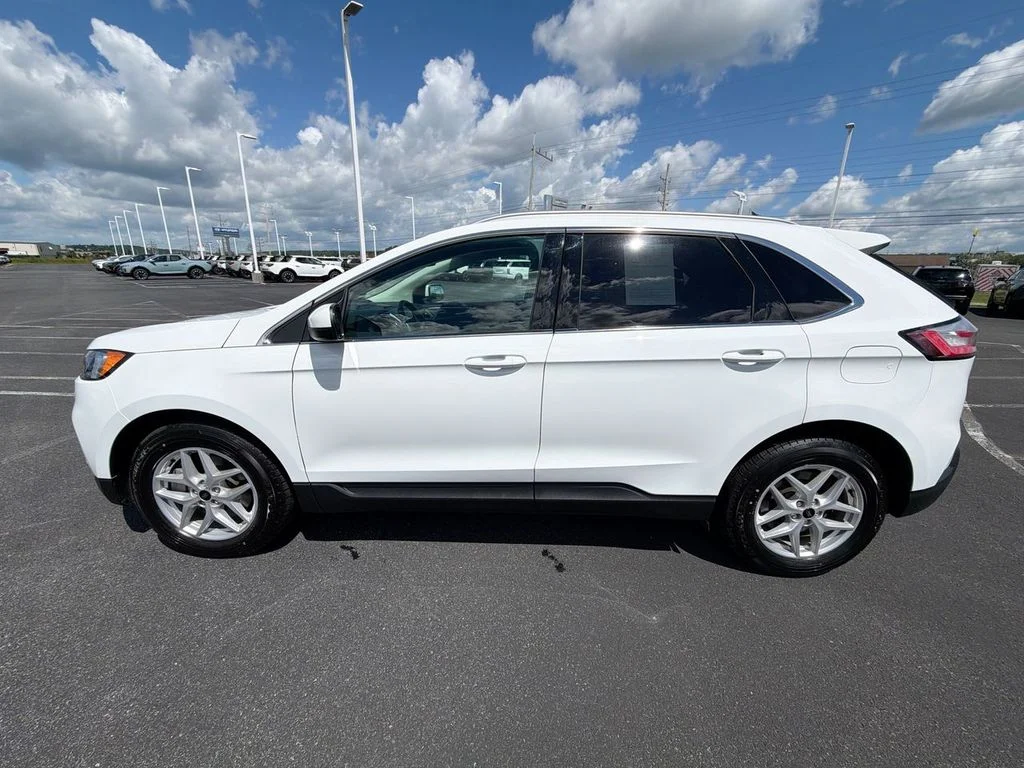 Used 2024 White Ford SEL image 5