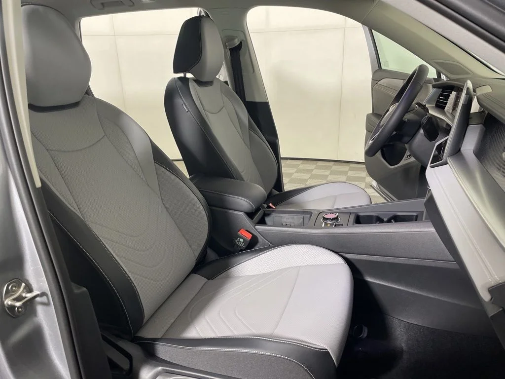 New 2026 Silver Volkswagen 2.0T SE image 21