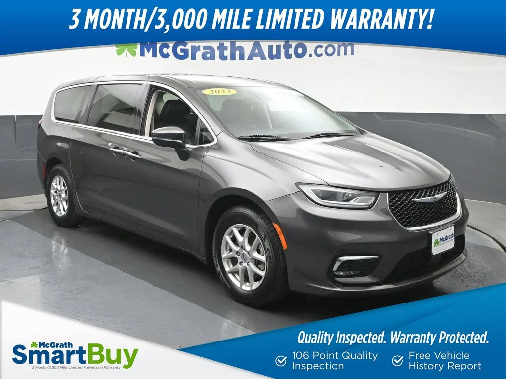 2023 Chrysler Pacifica Touring L's photo