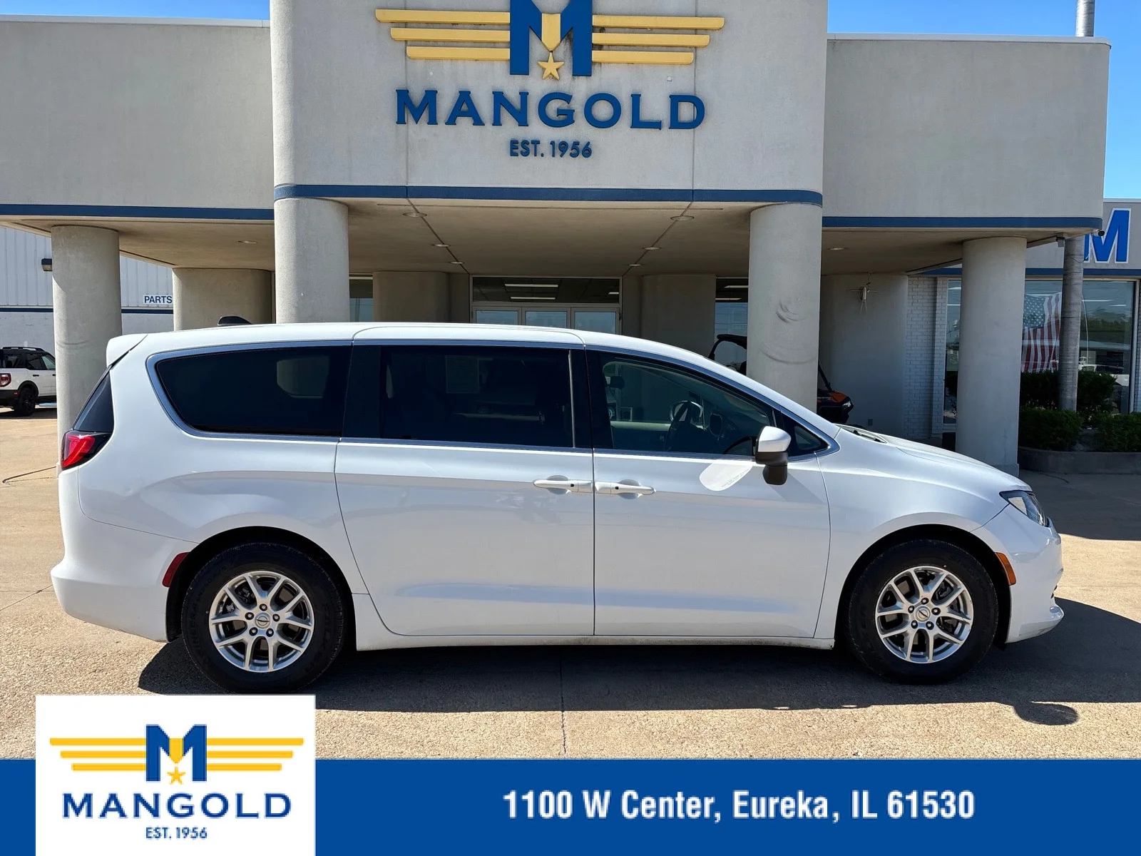 2022 Chrysler Voyager LX's photo
