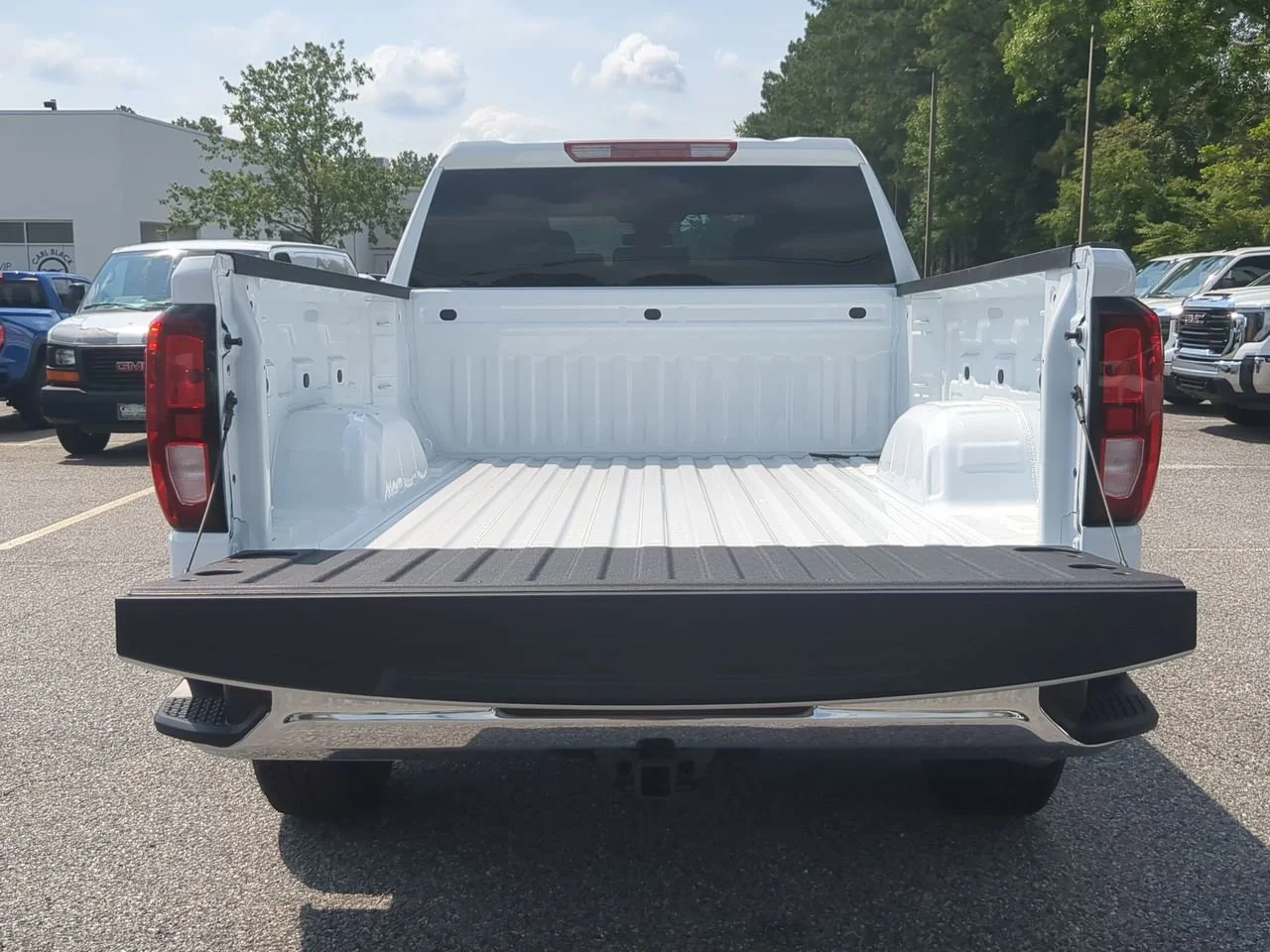 New 2026 Summit White GMC Pro image 24