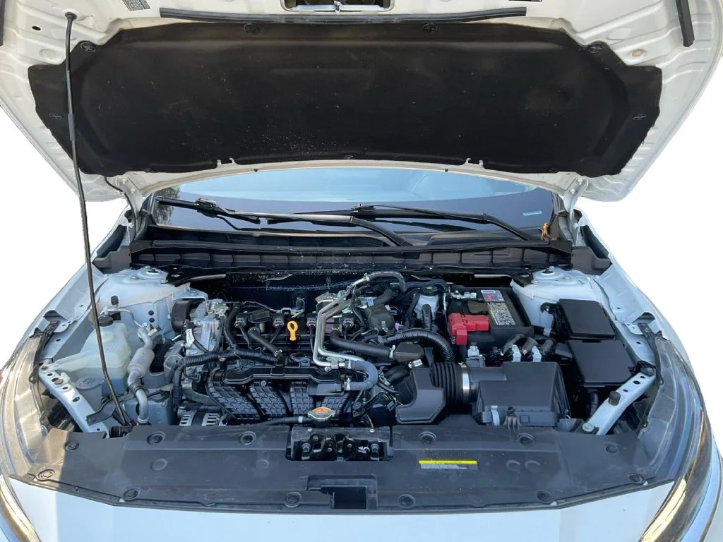 Used 2025 White Nissan 2.5 SV image 14