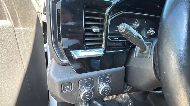 Used 2025 White GMC SLT image 22