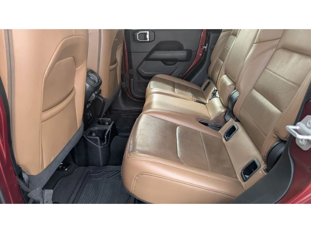 Used 2021 Snazzberry Pearlcoat Jeep Overland image 27
