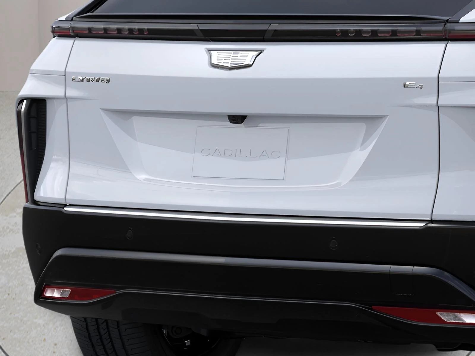 New 2027 Vibrant White Tricoat Cadillac Luxury image 43
