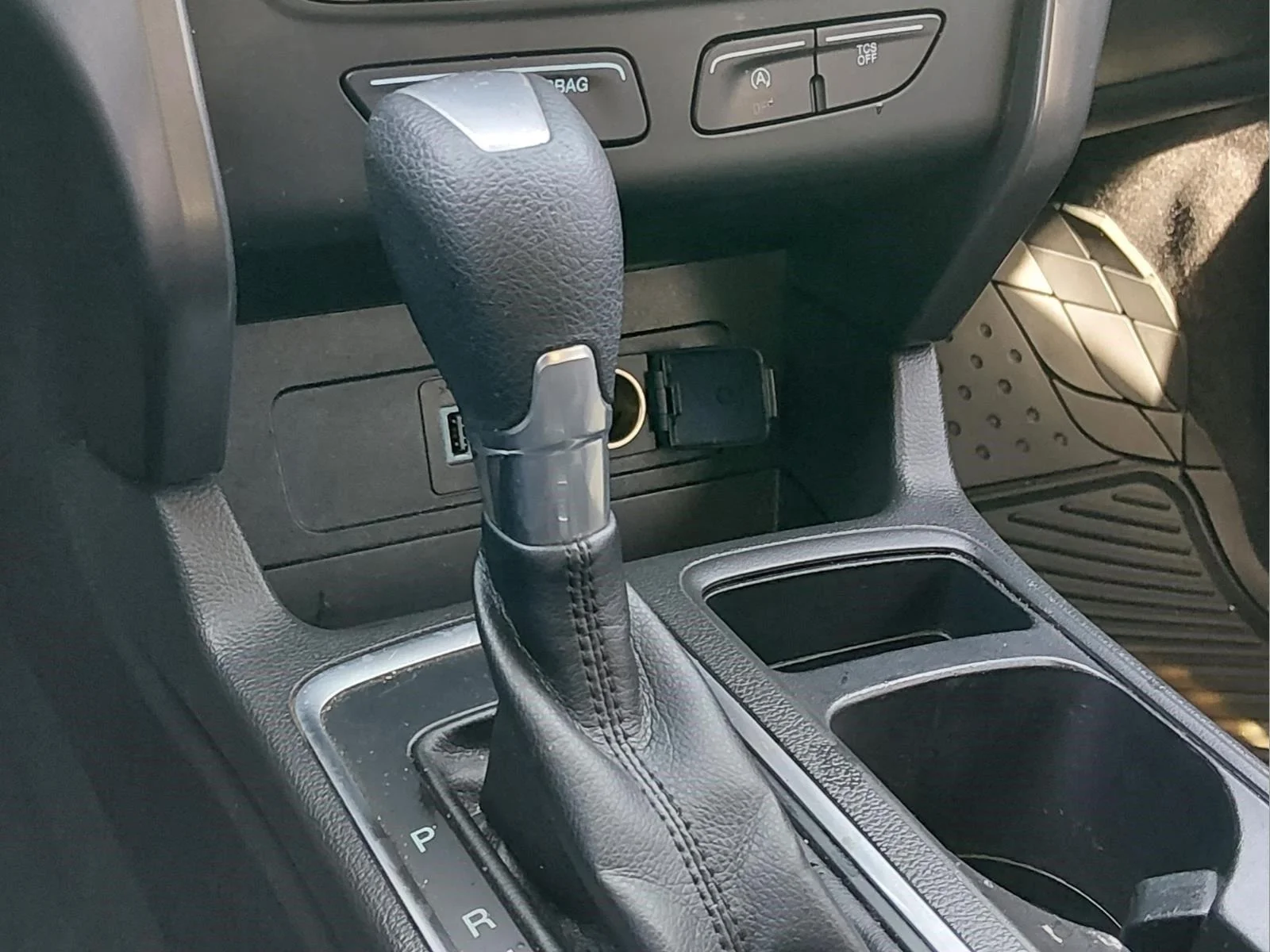 Used 2017 Ingot Silver Ford SE image 27