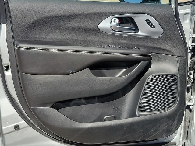 2026 Chrysler Pacifica Limited - Photo 11