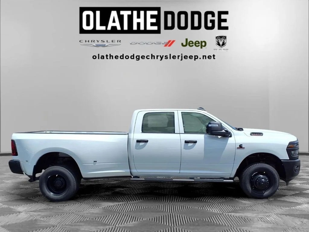 New 2026 Bright White Clear-Coat Exterior Paint RAM Tradesman image 26
