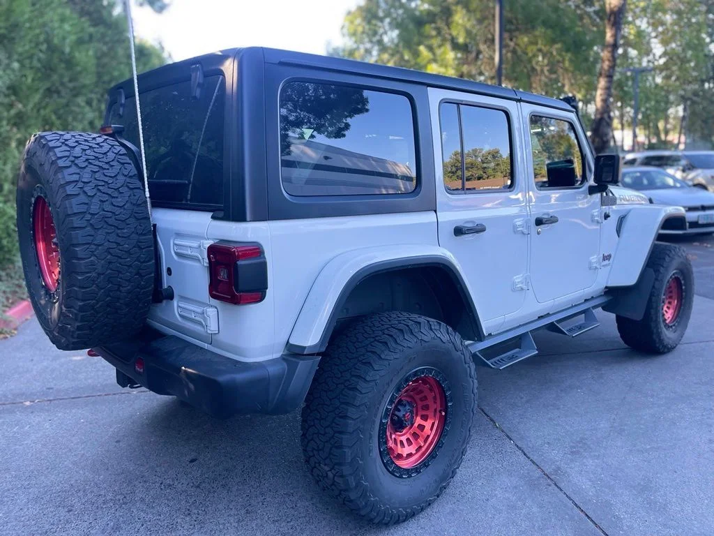 Used 2018 Bright White Clearcoat Jeep Unlimited Rubicon image 4