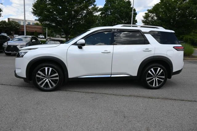Used 2025 White Nissan Platinum image 10