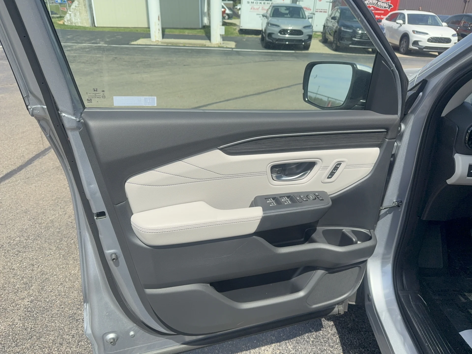 New 2026 Solar Silver Metallic Honda Touring Blackout image 12