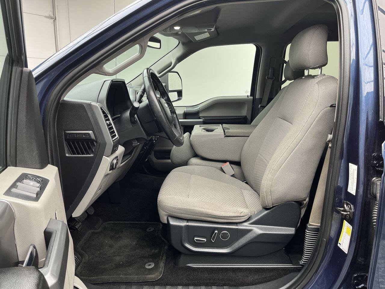 Used 2016 Blue Jeans Metallic Ford XLT image 3