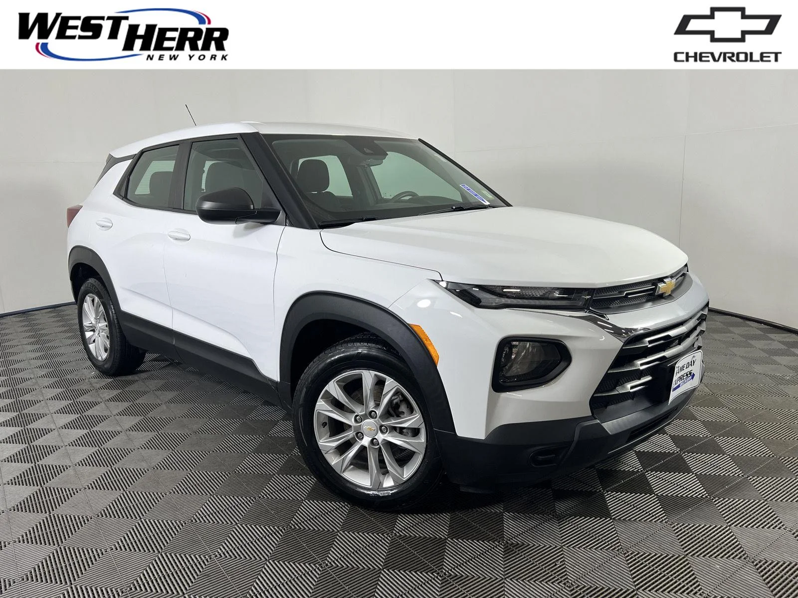 Used 2021 SUMMIT WHITE Chevrolet LS image 1